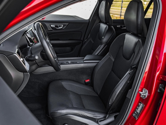 Volvo V60 cena 85900 przebieg: 156072, rok produkcji 2018 z Zbąszynek małe 781